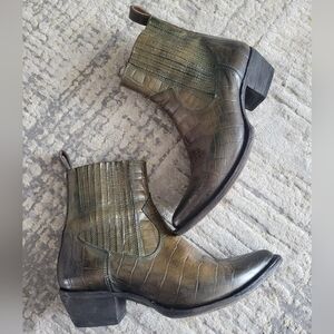Frye Ankle Rosemary Leather Crocodile Pattern Ankle Boots